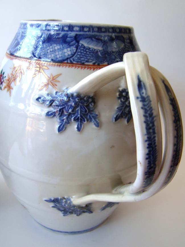 A Pair of Chinese Export Porcelain "Mandarin Palette" Cider Jugs circa 1785-1790 — image 5